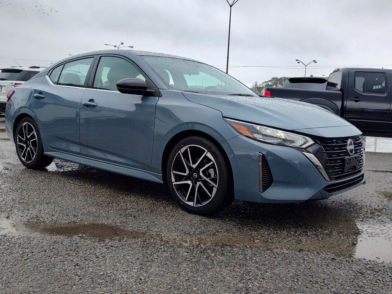 Used 2025 Nissan Sentra SR w/ SR Premium Package image 9