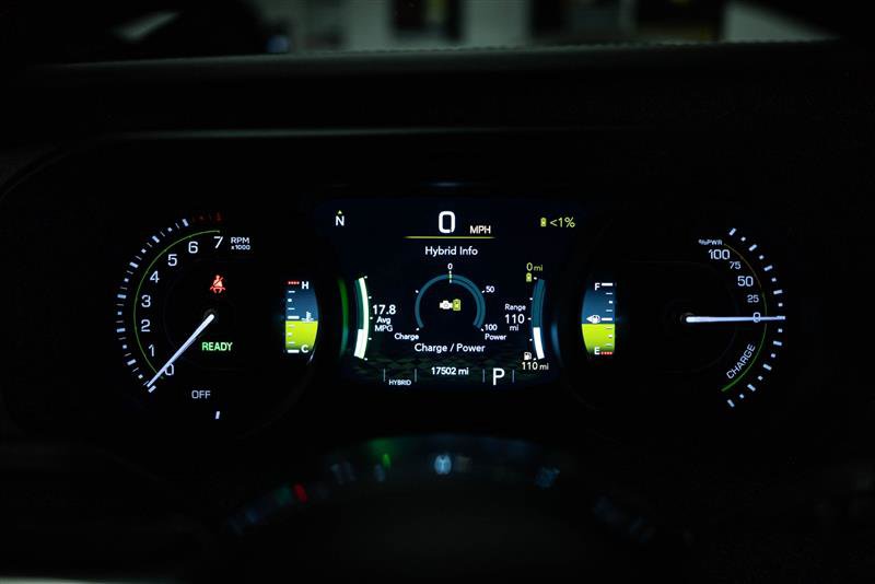 Used 2025 Jeep Wrangler Unlimited Sahara AWD/4WD image 15