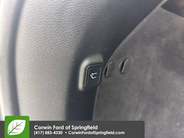 Used 2019 Jeep Cherokee Overland w/ Technology Group image 16