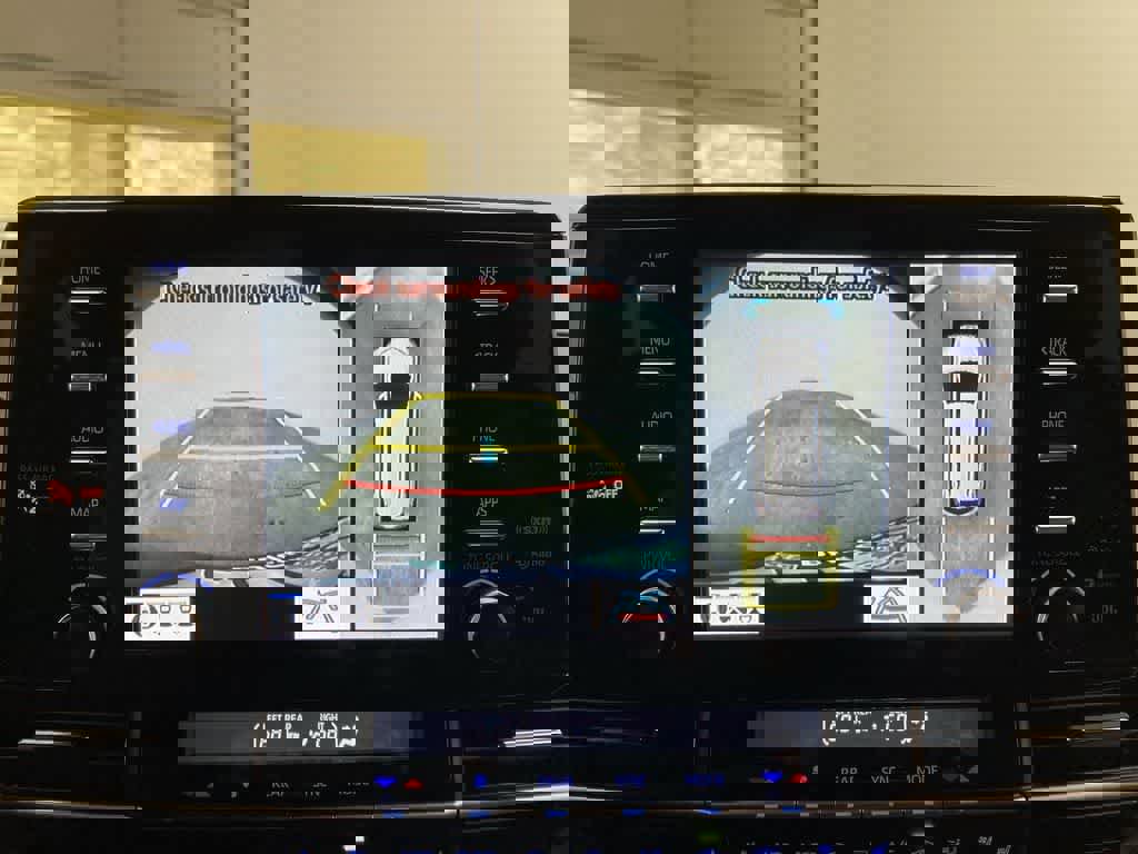 Used 2024 Toyota Sienna Platinum image 25