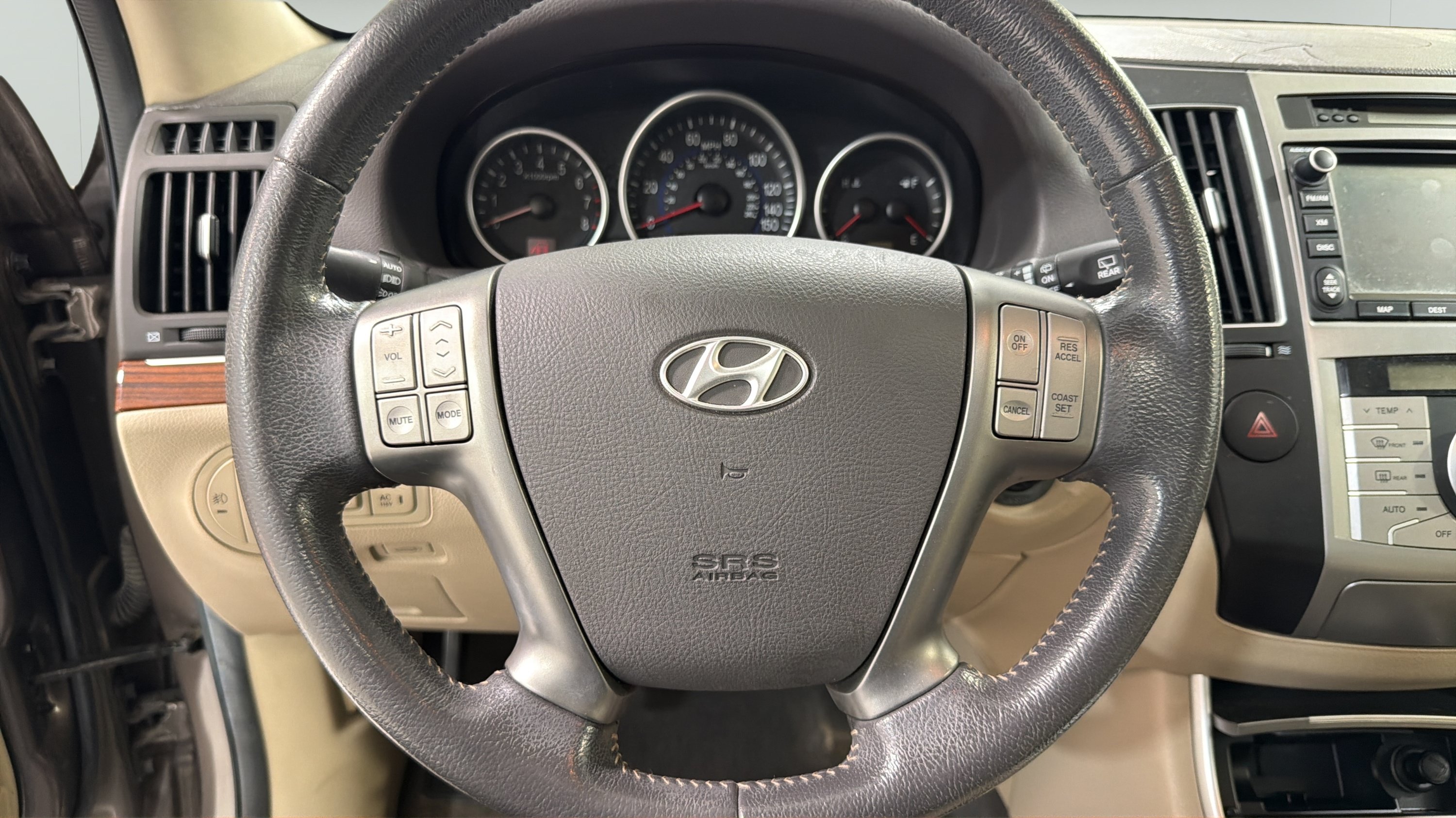 Used 2009 Hyundai Veracruz Limited w/ Navigation Pkg 4 AWD/4WD image 12