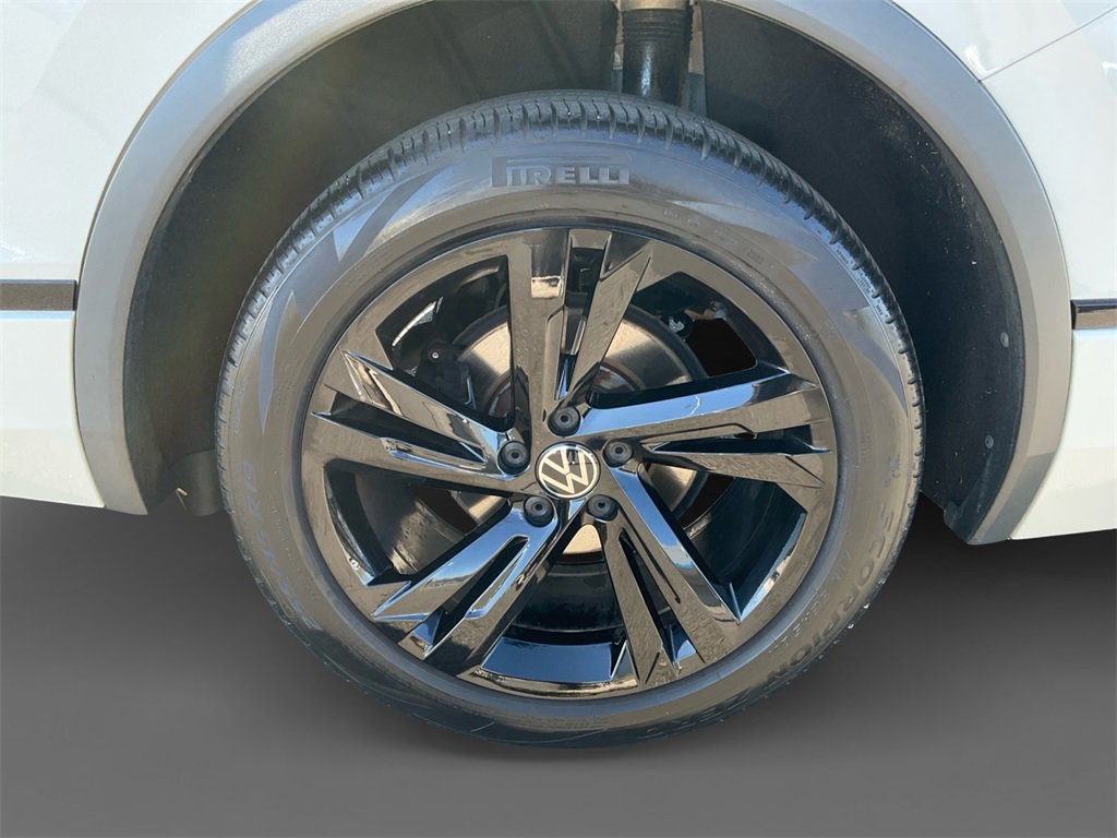 Used 2023 Volkswagen Tiguan SE R-Line image 8