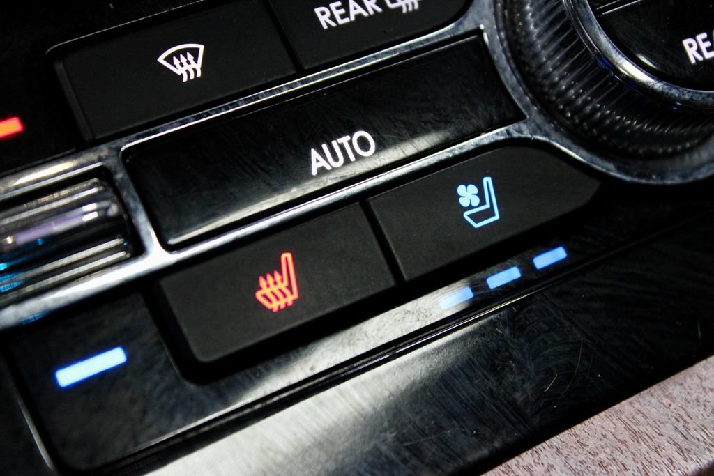 Used 2023 Lincoln Navigator L Reserve AWD/4WD image 5