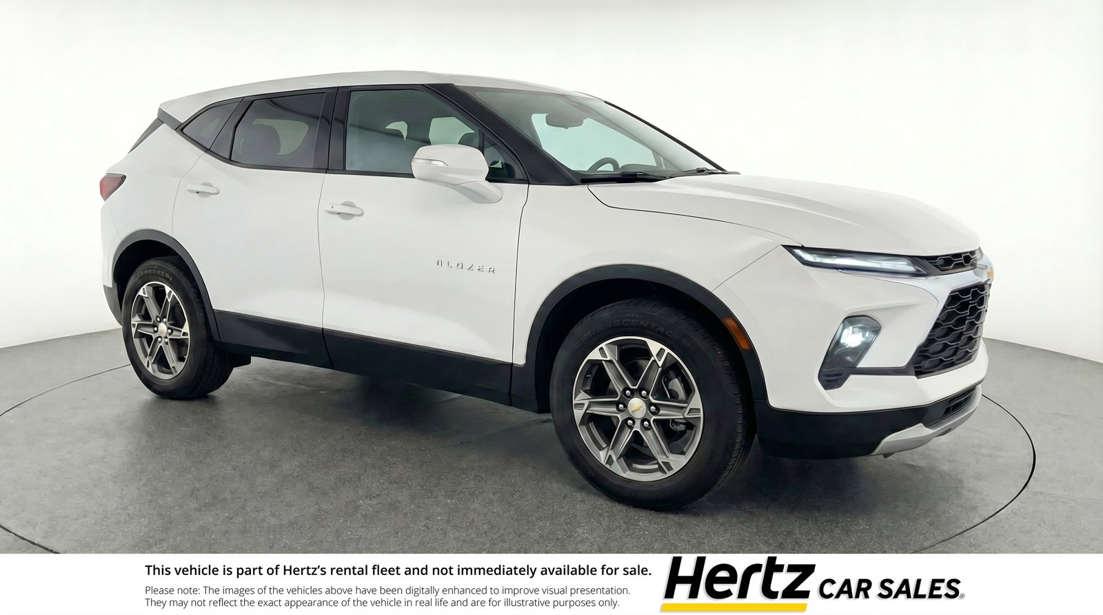 Used 2025 Chevrolet Blazer LT FWD image 1