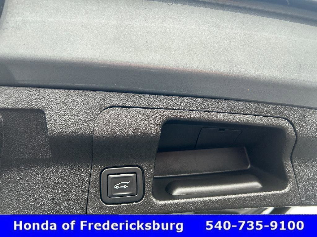 Used 2021 GMC Acadia SLE w/ Driver Convenience Package image 12