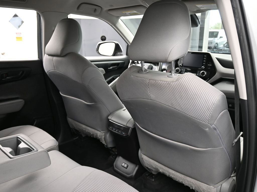 Used 2022 Toyota Highlander L image 43