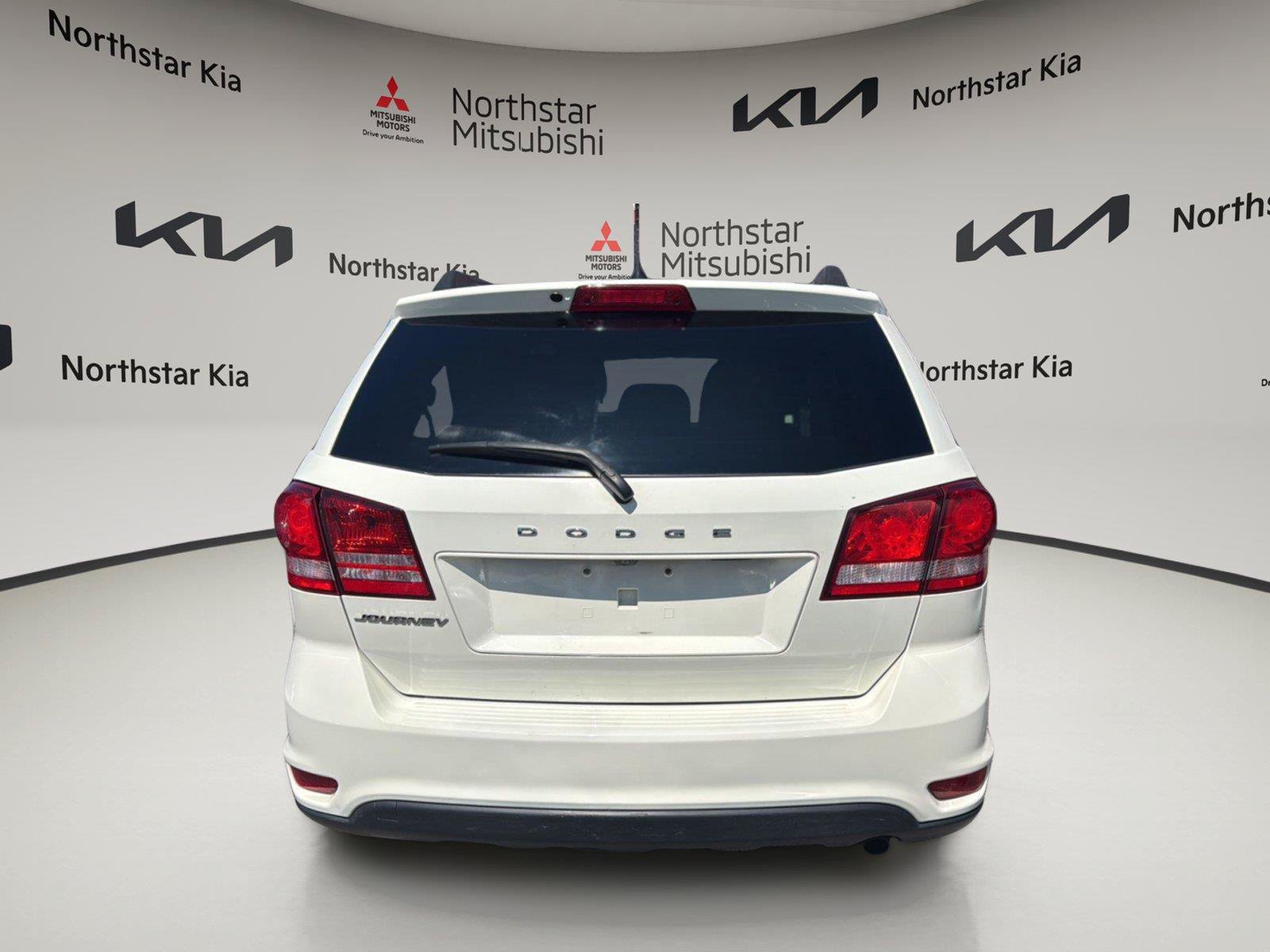 Used 2019 Dodge Journey SE w/ Blacktop Package FWD image 4