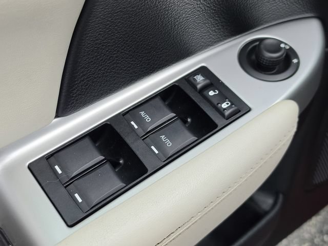 Used 2012 Chrysler 200 Limited FWD image 21