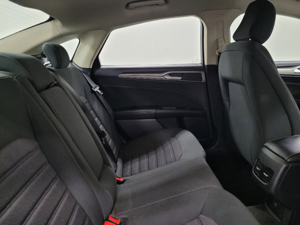 Used 2020 Ford Fusion SE image 19