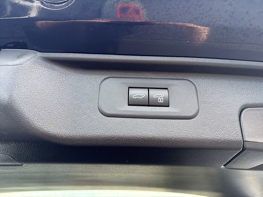 Used 2025 Toyota Grand Highlander AWD image 17