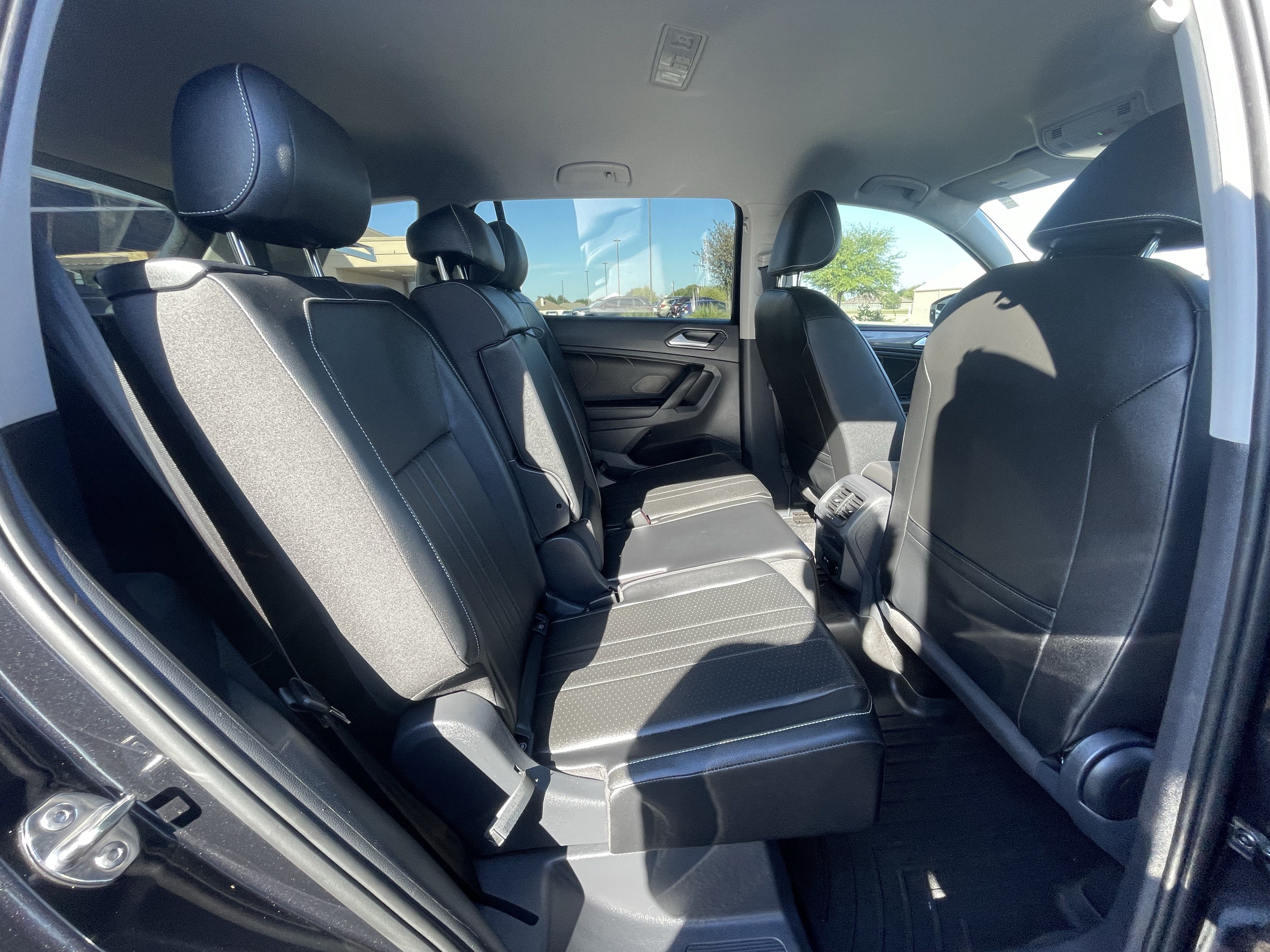 Used 2023 Volkswagen Tiguan SE FWD image 12
