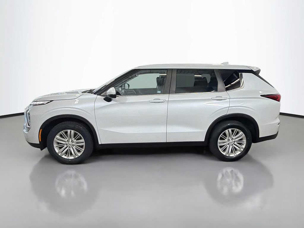 Used 2023 Mitsubishi Outlander ES AWD/4WD image 6