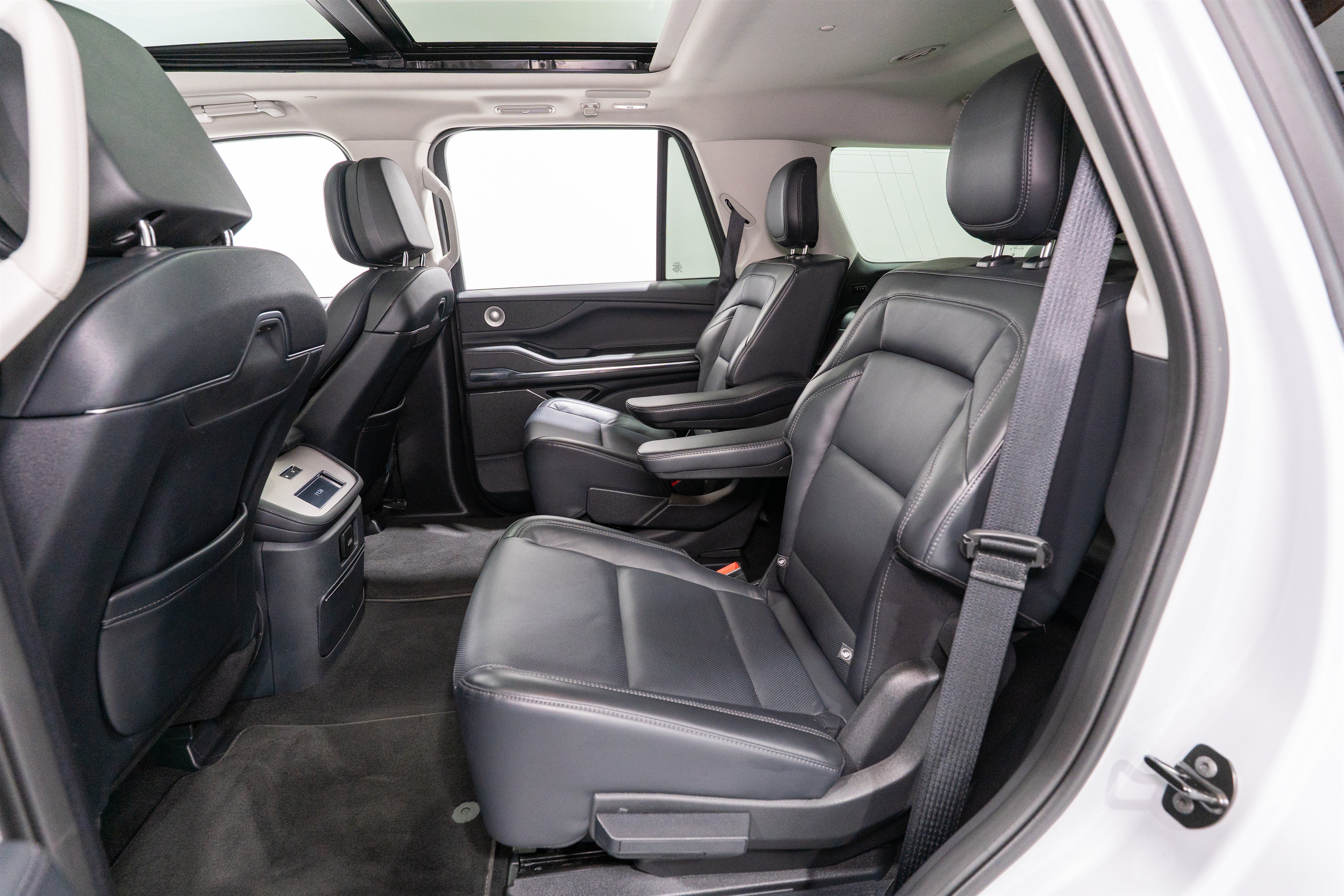 Used 2025 Lincoln Navigator Reserve AWD/4WD image 35