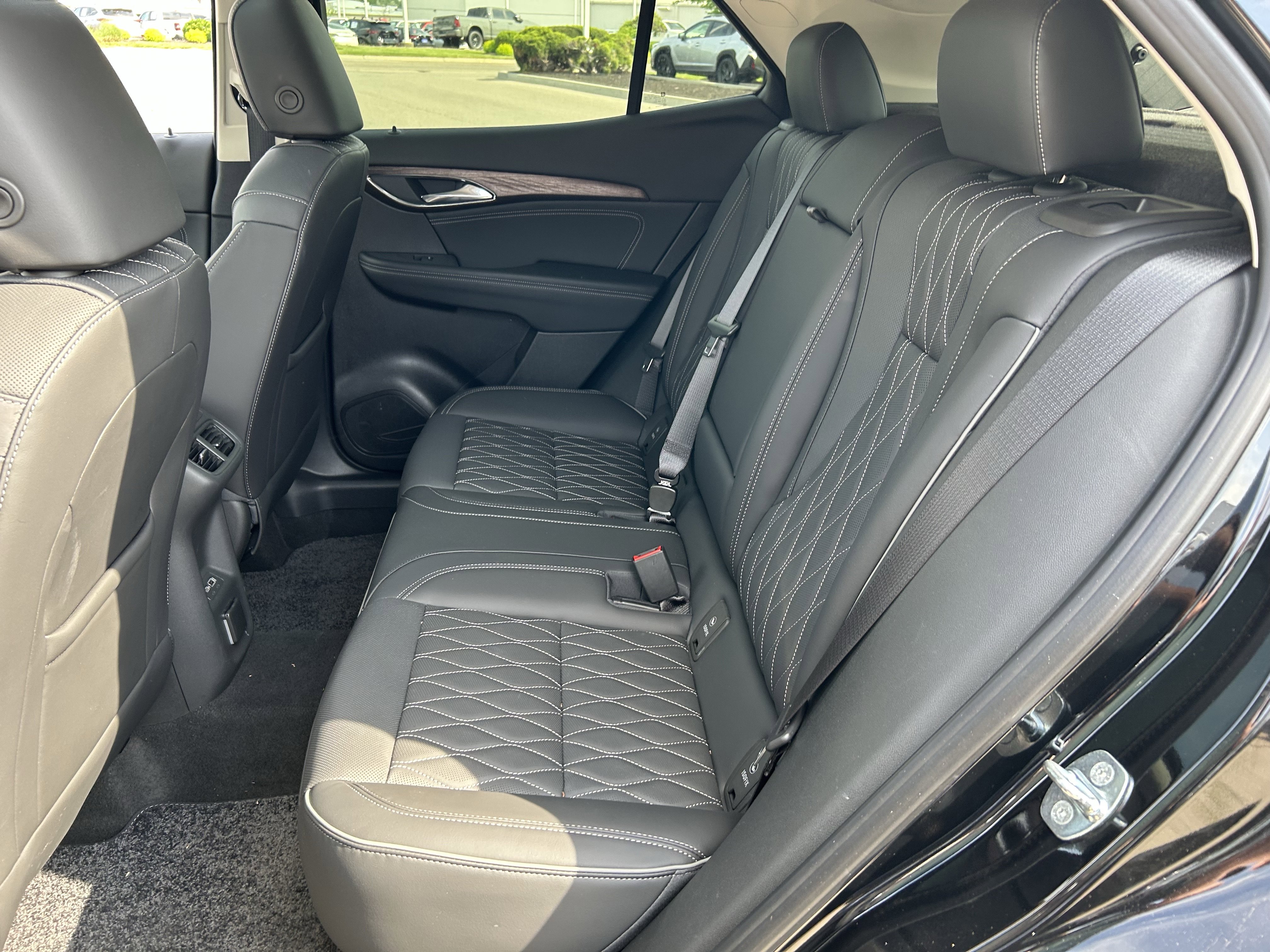 Used 2023 Buick Envision Avenir AWD/4WD image 25