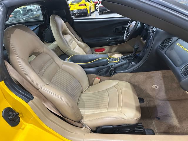 Used 2004 Chevrolet Corvette Coupe w/ Roof Package image 18