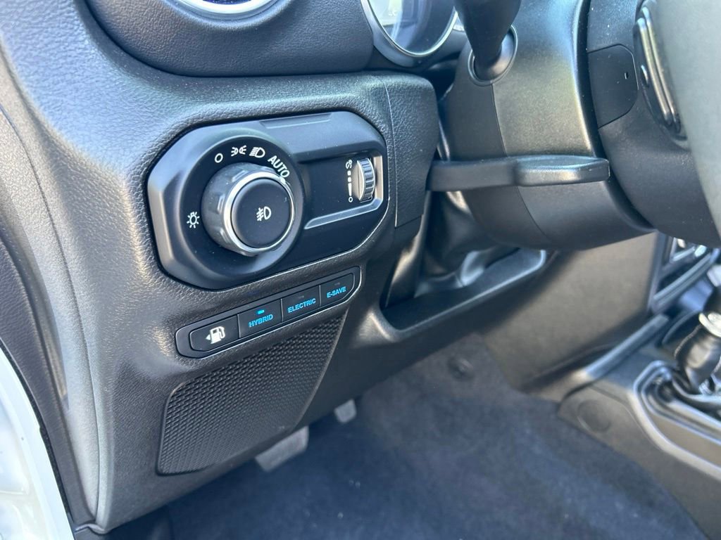 Used 2023 Jeep Wrangler Unlimited Sahara AWD/4WD image 14