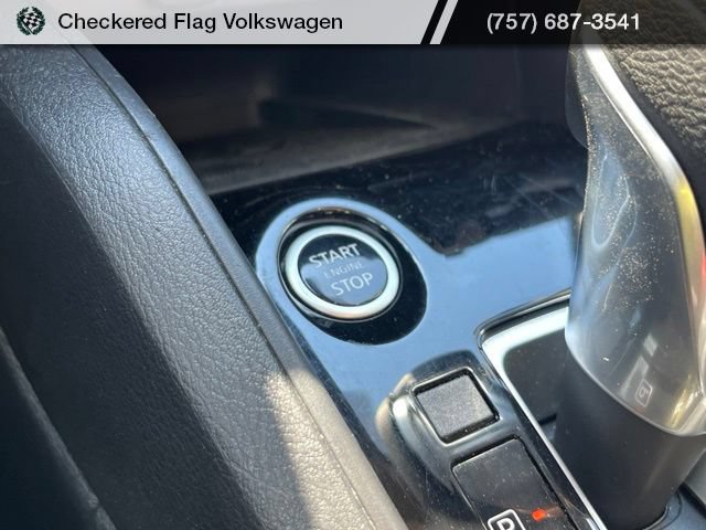 Used 2024 Nissan Versa SR FWD image 41