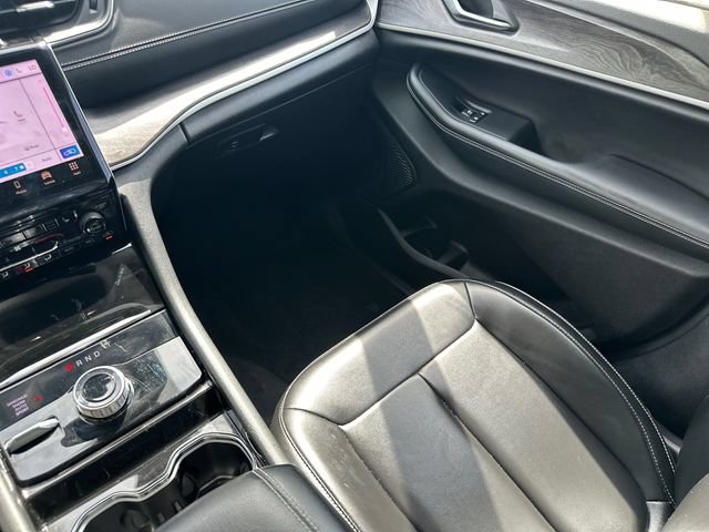 Used 2023 Jeep Grand Cherokee L Limited AWD/4WD image 29