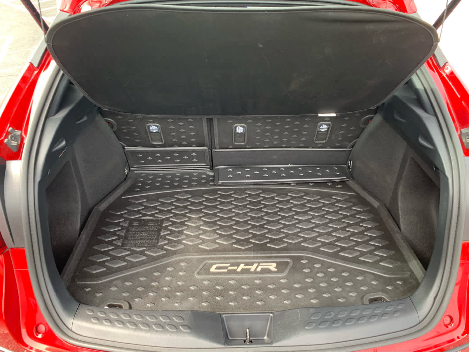 Used 2022 Toyota C-HR XLE FWD image 6