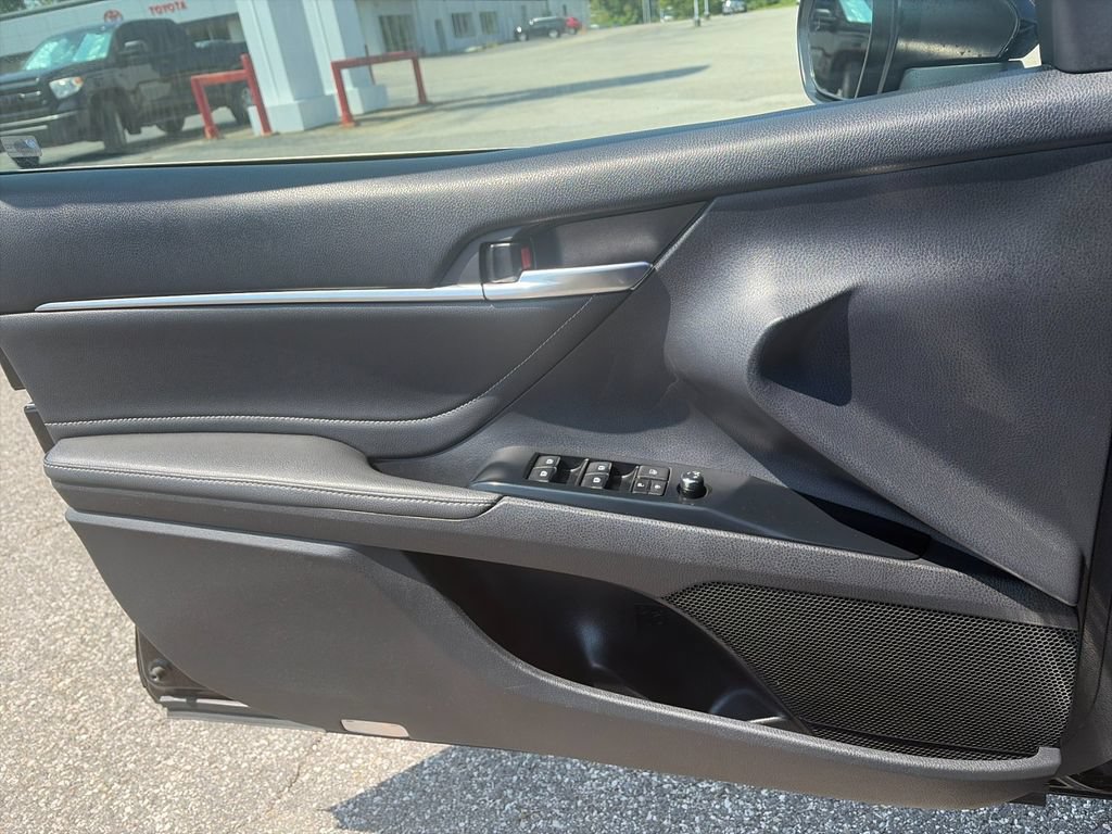 Used 2018 Toyota Camry XSE FWD image 12