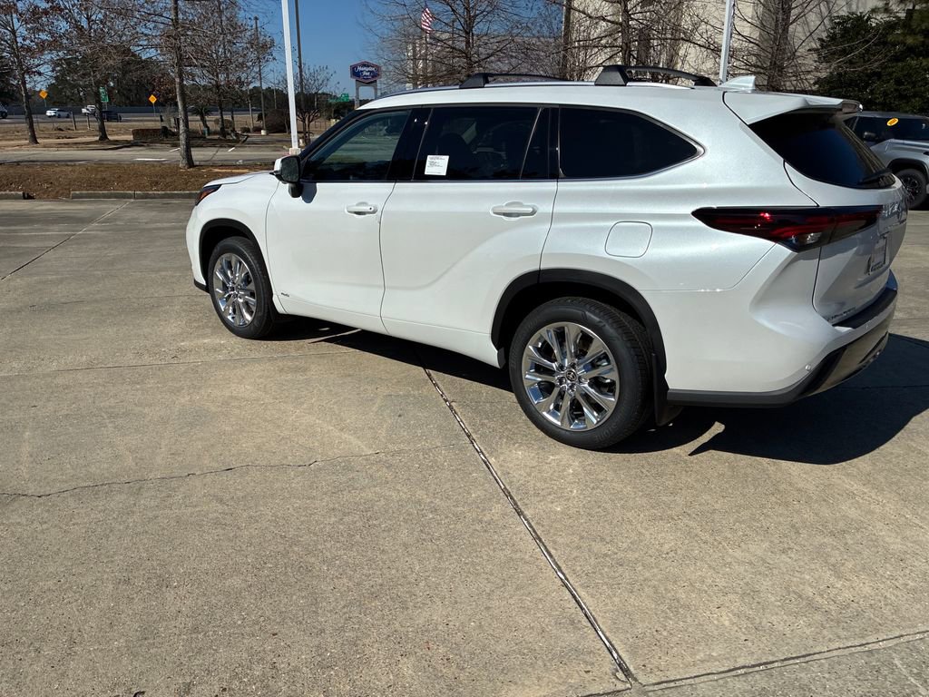 New 2026 Toyota Highlander Limited image 3
