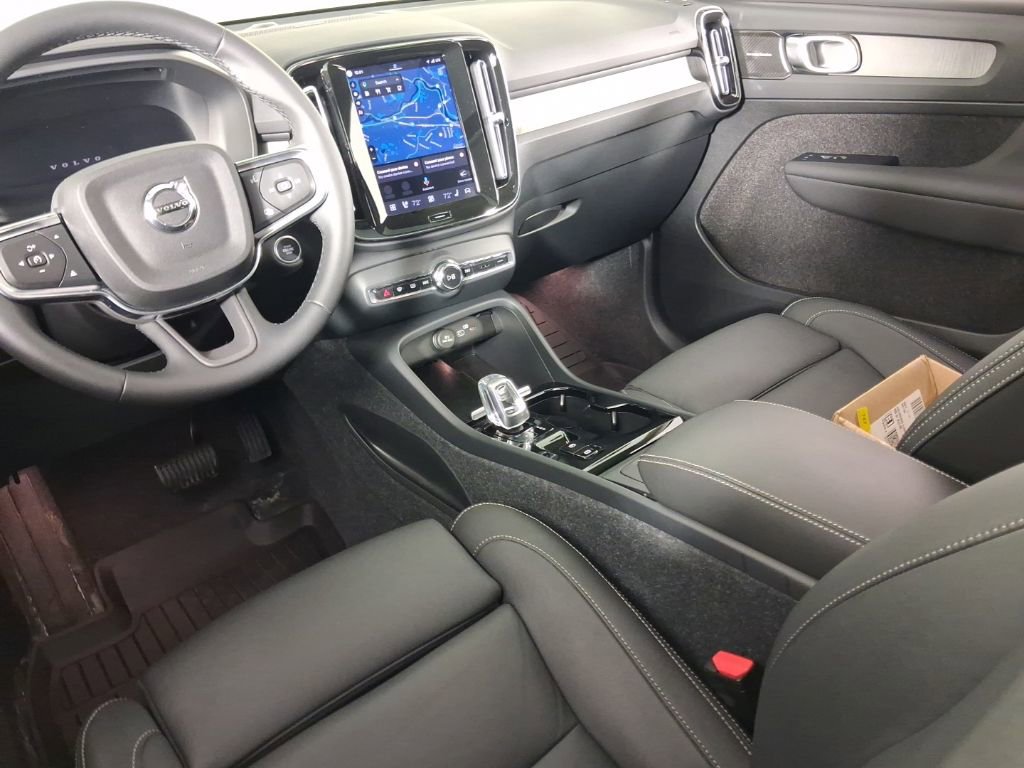 Certified 2024 Volvo XC40 B5 Ultimate w/ Protection Package Premier AWD/4WD image 21