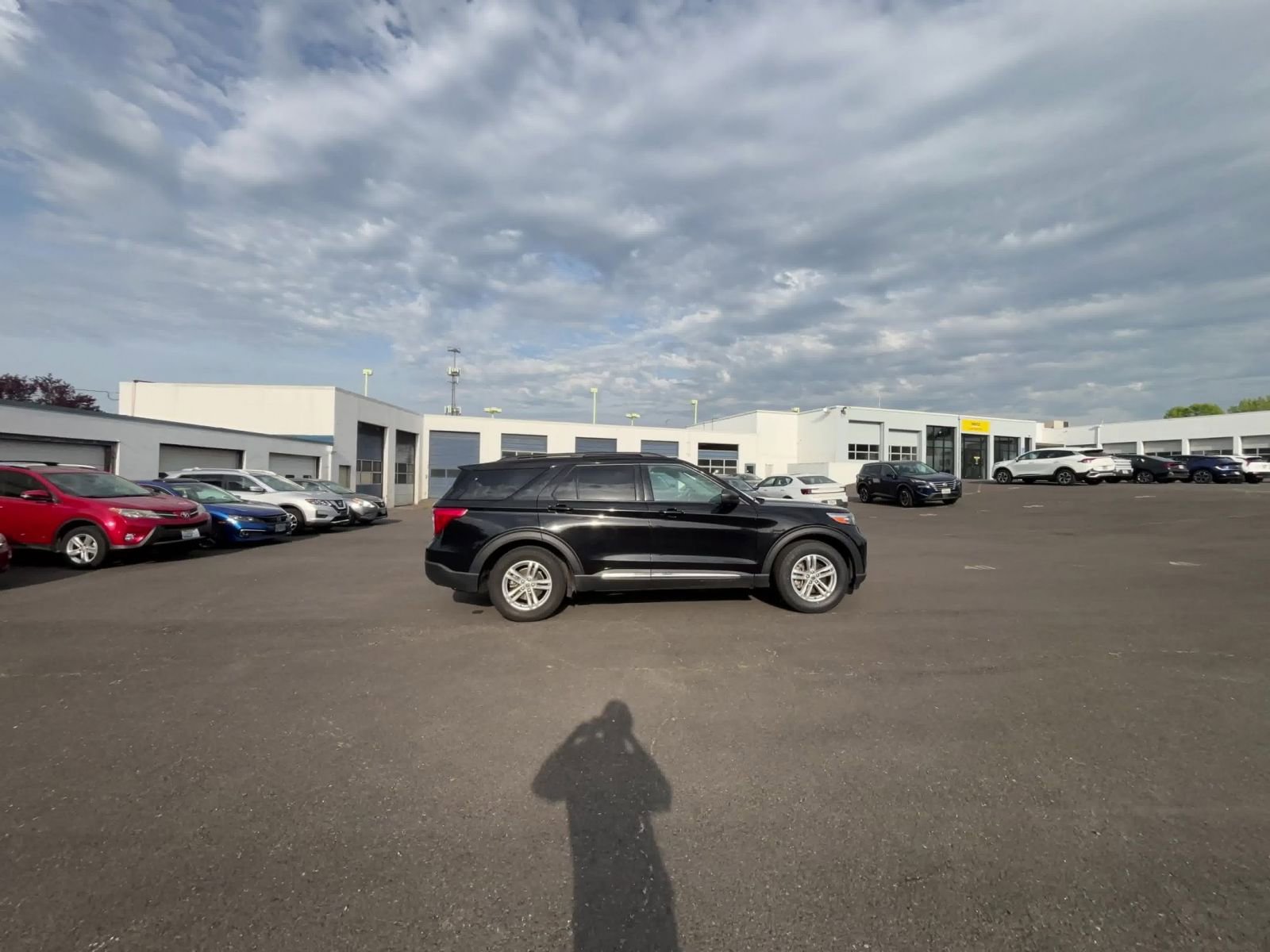 Used 2023 Ford Explorer XLT w/ Equipment Group 202A RWD image 16