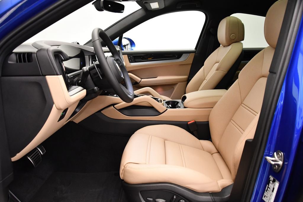 Used 2025 Porsche Cayenne S image 38