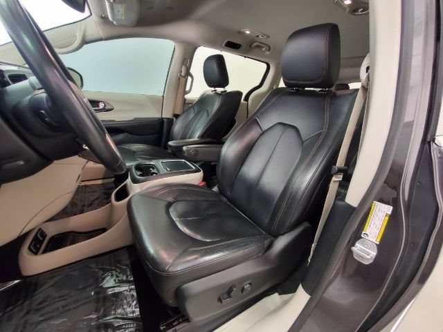 Used 2020 Chrysler Pacifica Touring-L Plus w/ Advanced Safetytec Group FWD image 14