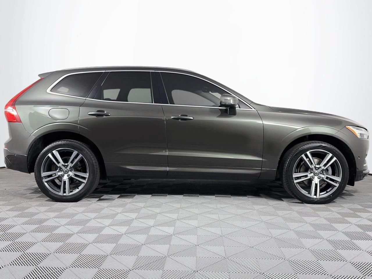Used 2018 Volvo XC60 T5 Momentum w/ Convenience Package AWD/4WD image 27