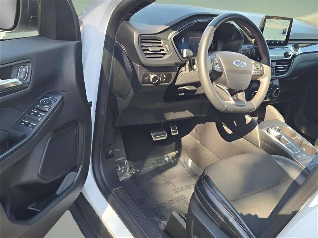 Used 2023 Ford Escape ST-Line image 9