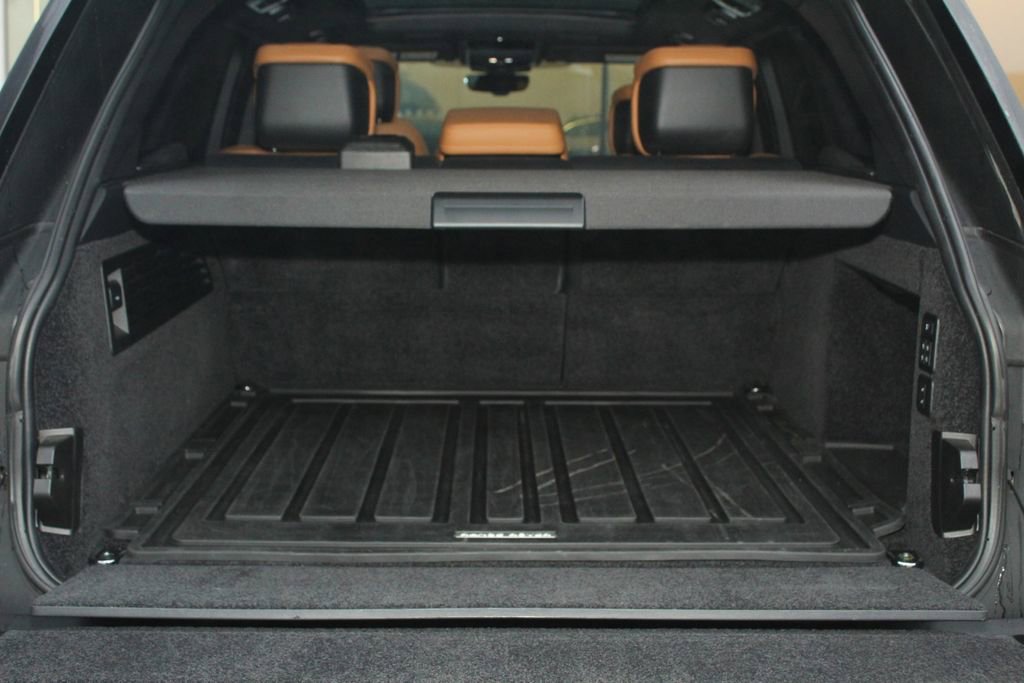 Used 2021 Land Rover Range Rover Autobiography Fifty Edition image 12