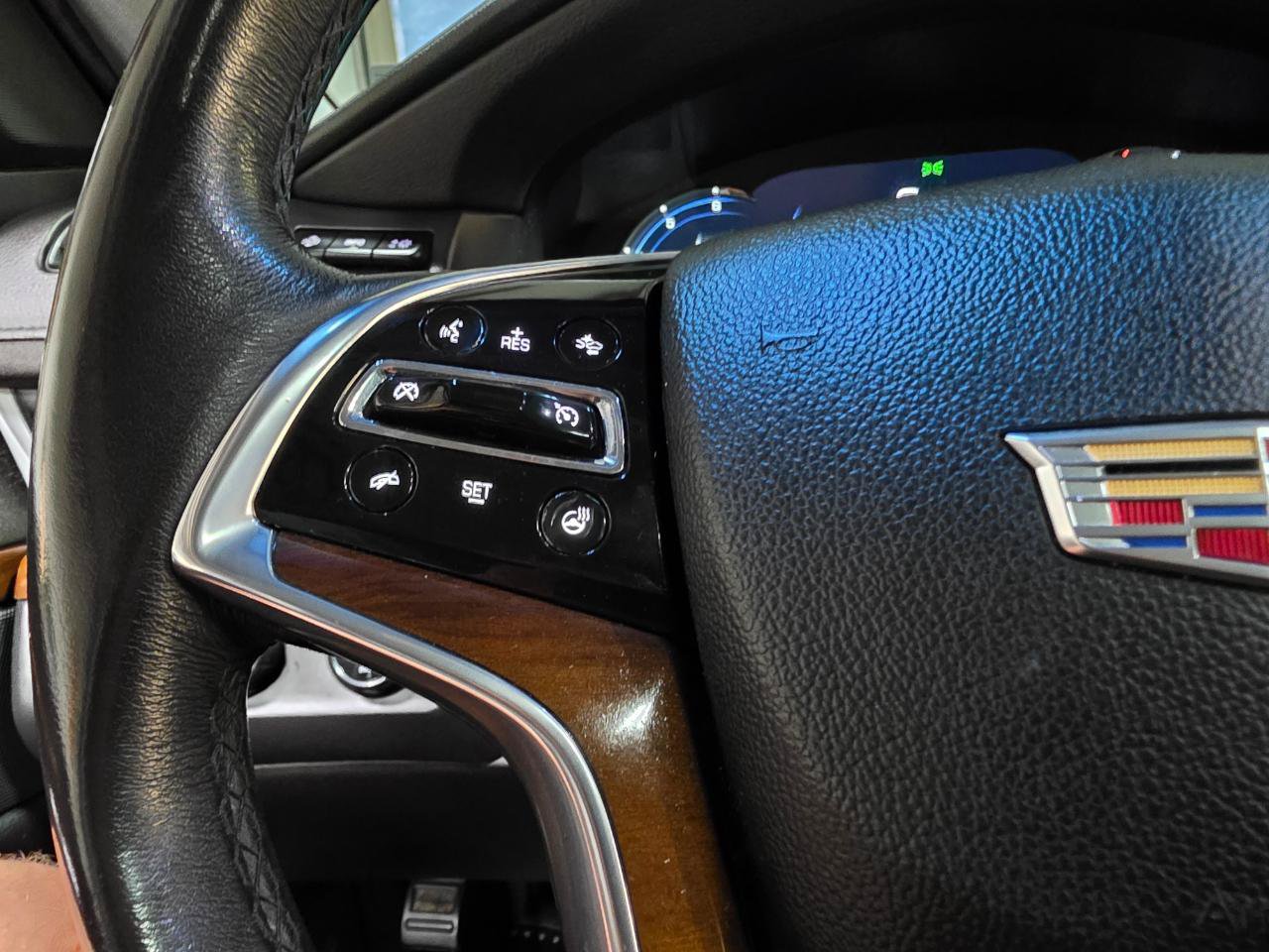 Used 2020 Cadillac Escalade ESV Luxury AWD/4WD image 35