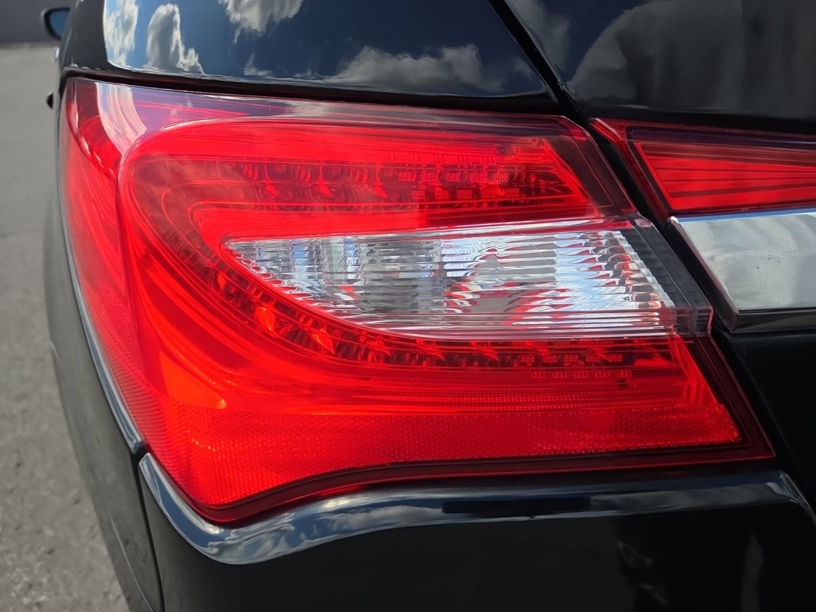 Used 2013 Chrysler 200 Limited image 13