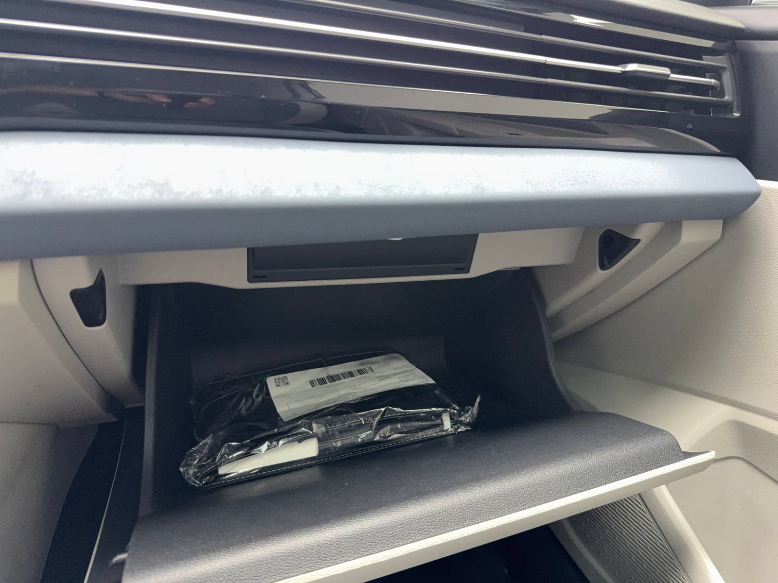 Used 2025 Volkswagen Jetta SE w/ Sunroof Package FWD image 32