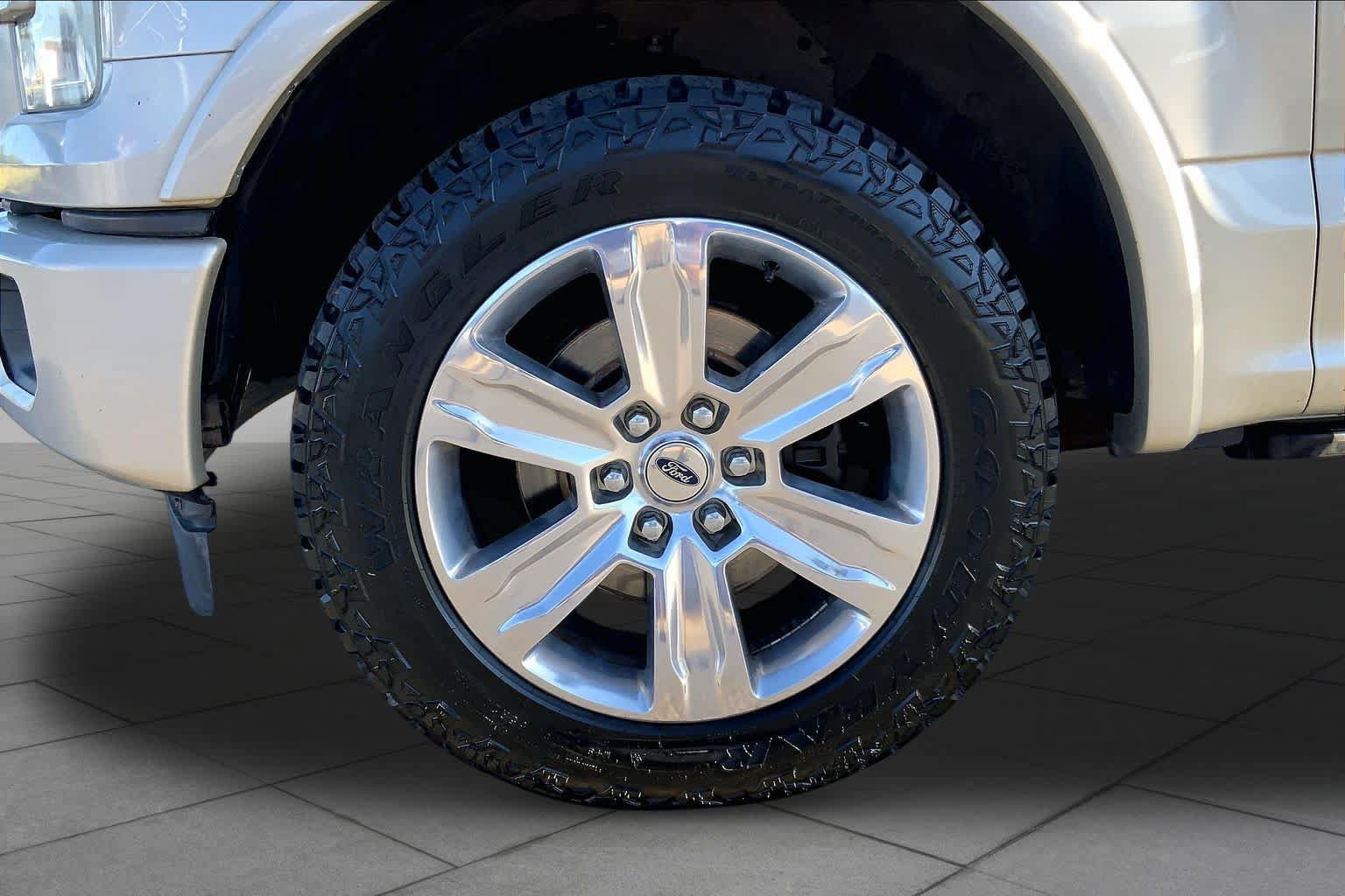 Used 2017 Ford F150 Platinum w/ Equipment Group 701A Luxury AWD/4WD image 11