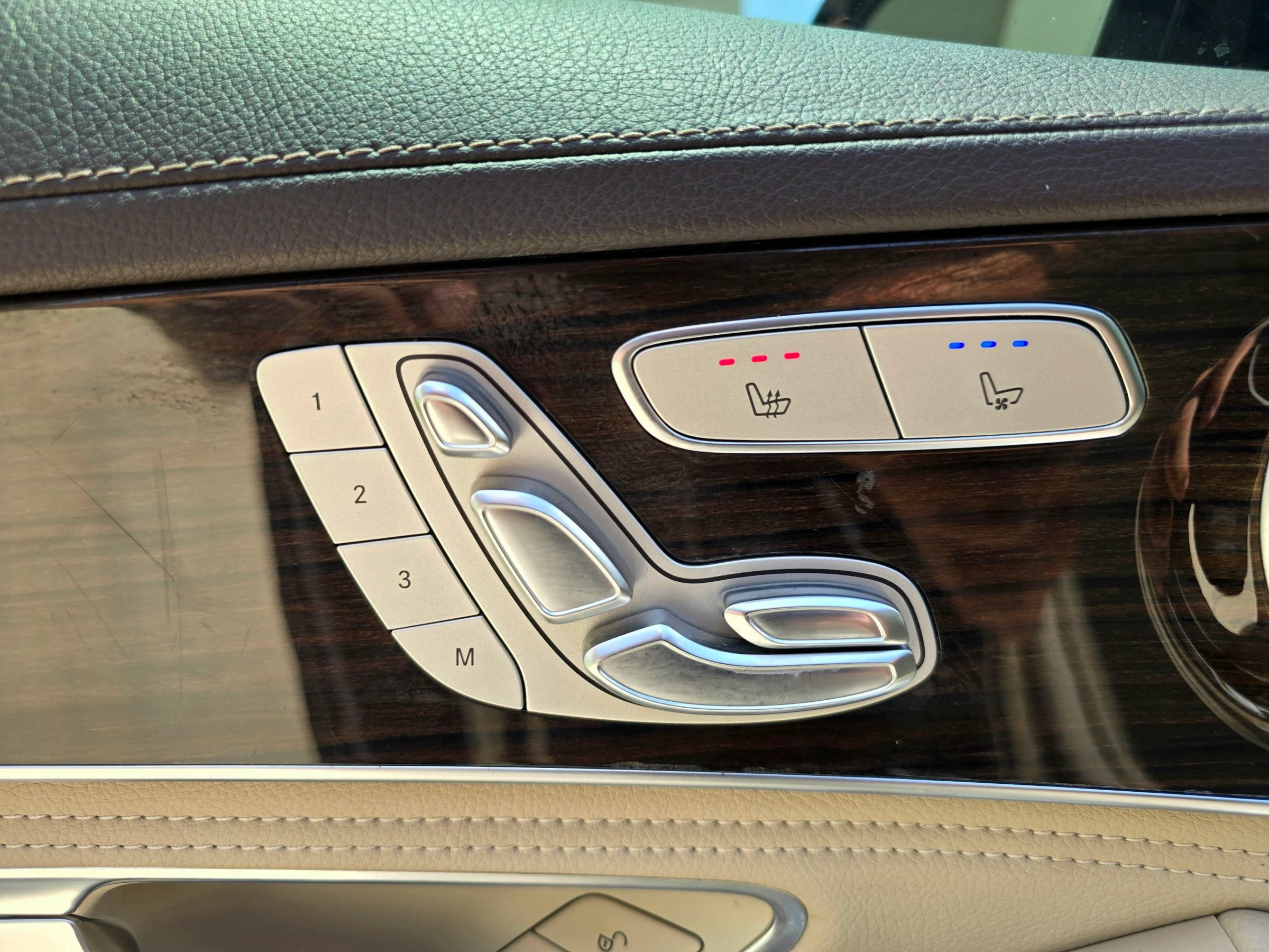 Used 2015 Mercedes-Benz C 300 Sedan image 21