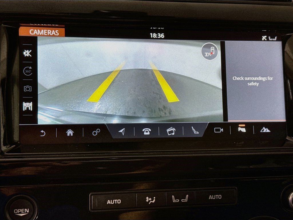 Used 2018 Land Rover Discovery HSE AWD/4WD image 18
