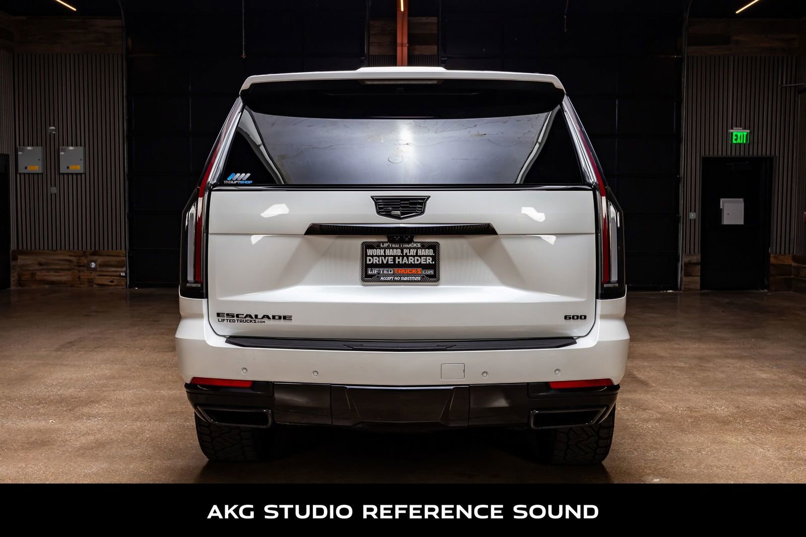 Used 2025 Cadillac Escalade ESV Sport Platinum w/ LPO, ONYX Package image 8