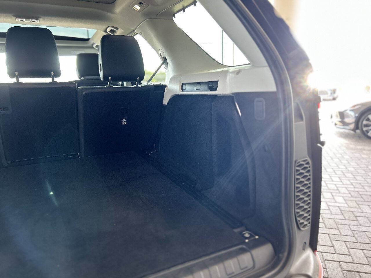 Used 2018 Land Rover Discovery SE AWD/4WD image 82