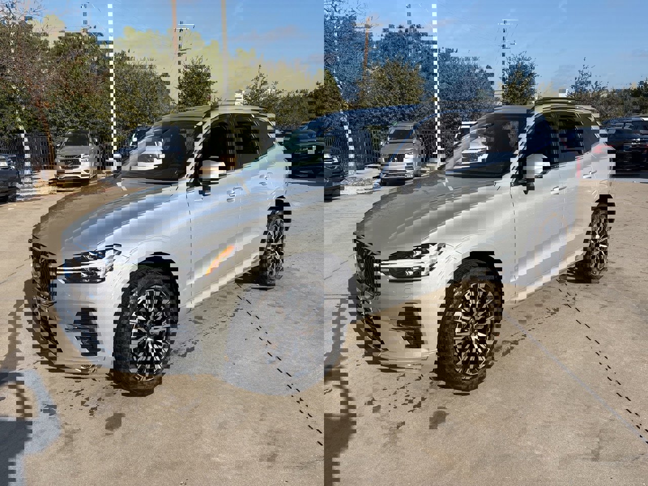 Certified 2023 Volvo XC60 B5 Core image 1