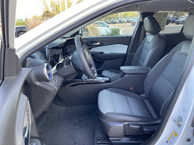 Used 2024 Chevrolet Trax LT image 32