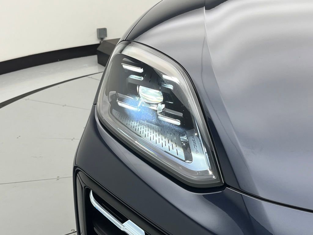 Used 2025 Porsche Cayenne image 47