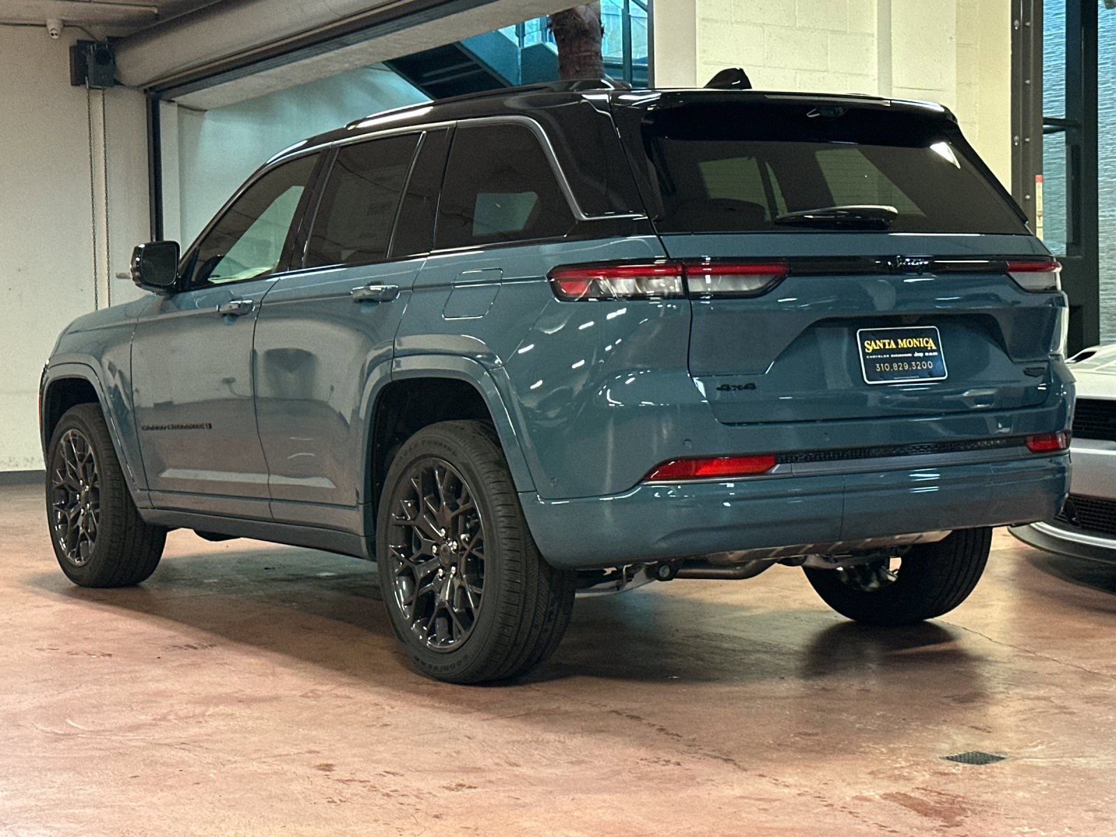 New 2026 Jeep Grand Cherokee Summit image 3