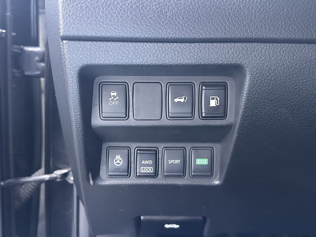 Used 2018 Nissan Rogue SV w/ Premium Package image 26