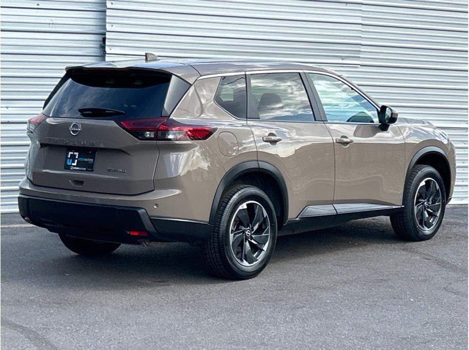 Used 2024 Nissan Rogue SV image 10