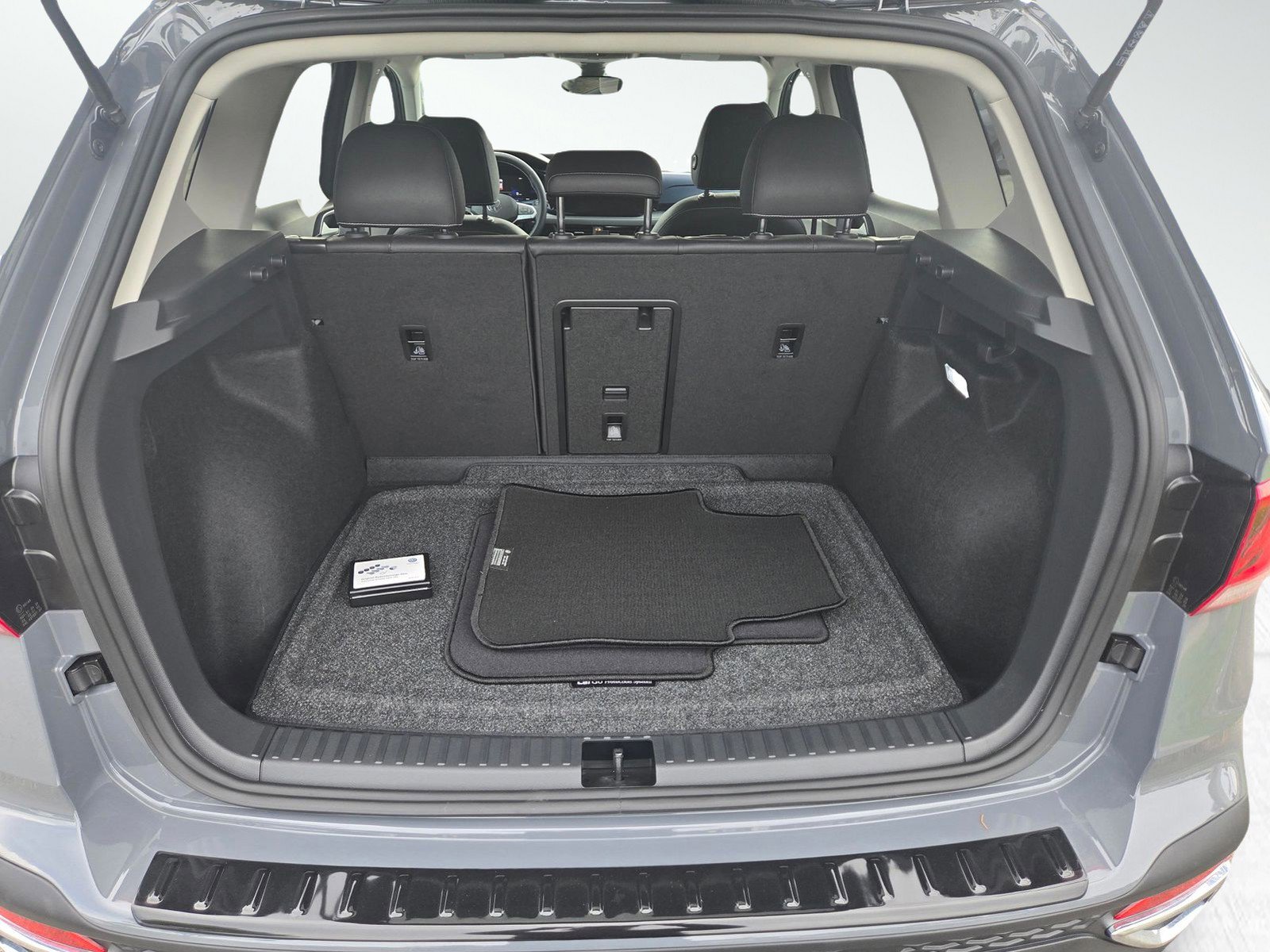 Used 2024 Volkswagen Taos SE image 9