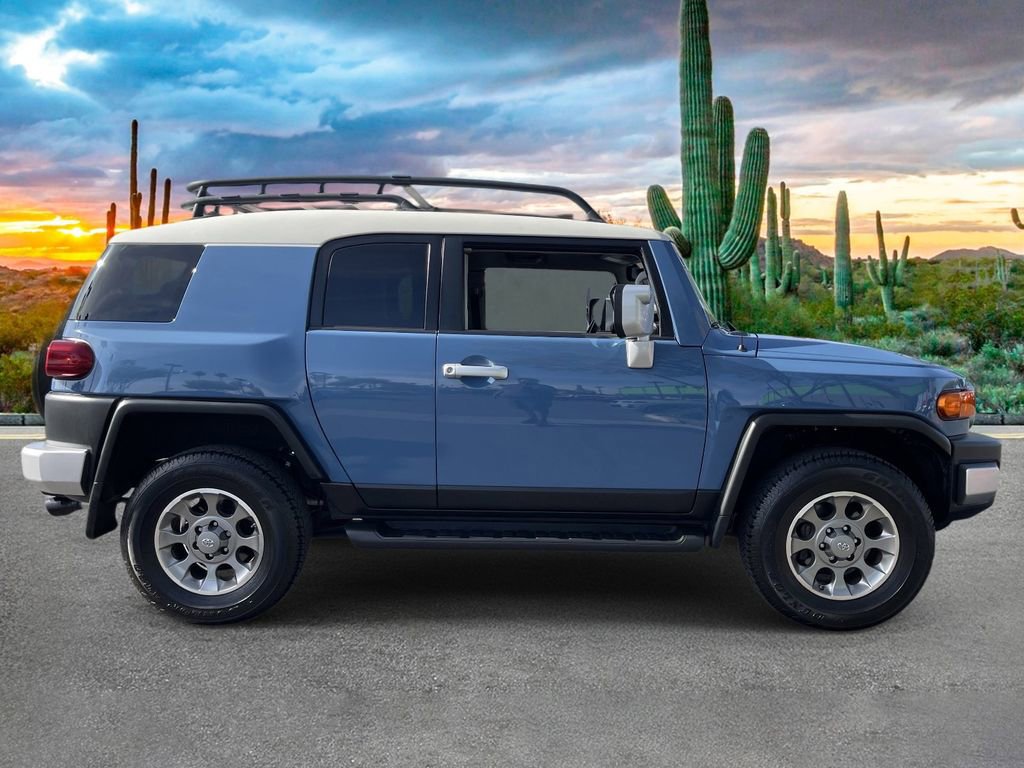 Used 2013 Toyota FJ Cruiser 4WD w/ Upgrade Pkg image 2