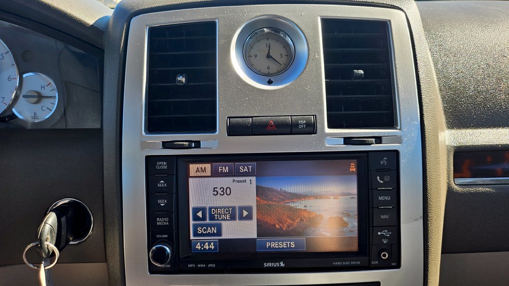 Used 2009 Chrysler 300 C RWD image 34