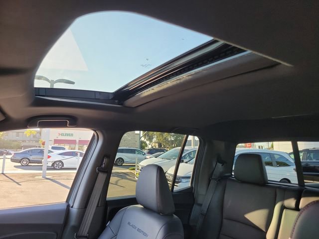 Certified 2025 Honda Ridgeline Black Edition image 32